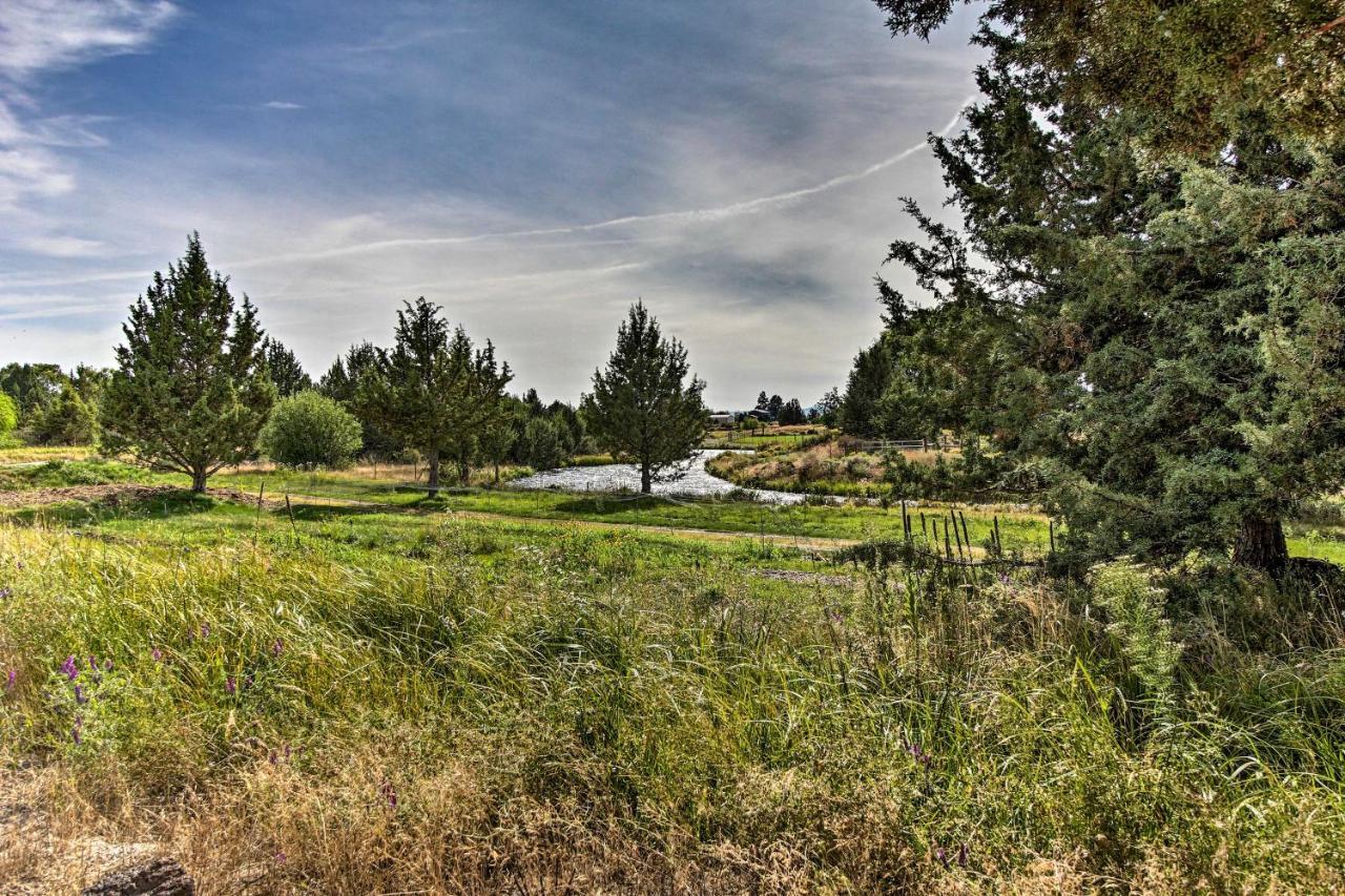 Updated Farmhouse With Deck On Central Oregon Canal! Villa Bend Exterior photo