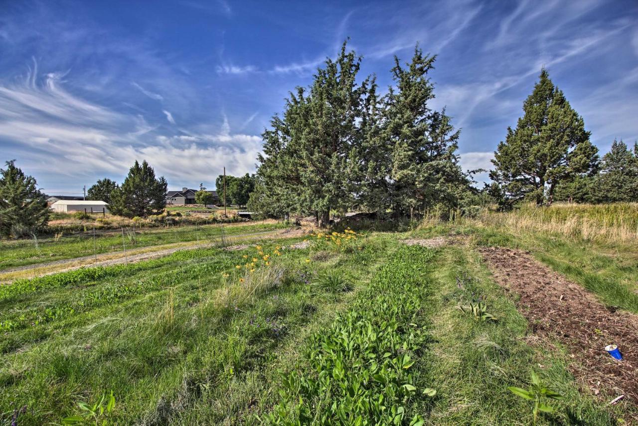 Updated Farmhouse With Deck On Central Oregon Canal! Villa Bend Exterior photo